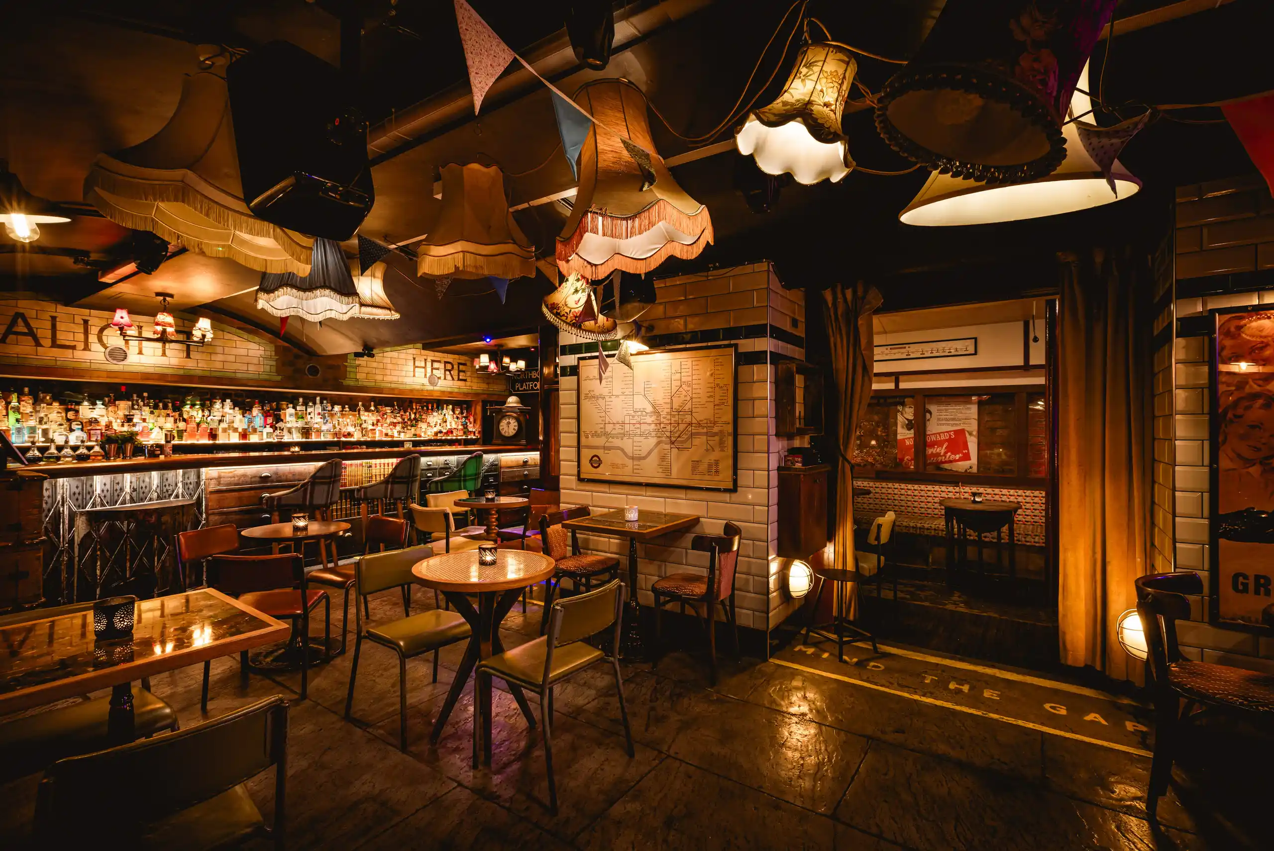 The Underground : North & Southbound Platforms, Cahoots